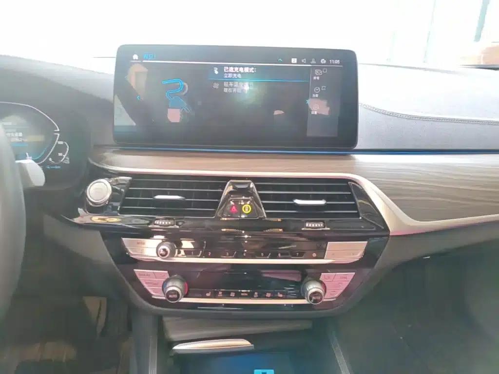 BMW 5 Series PHEV 2022 Facelift 535Le Luxury Package — миниатюра 13