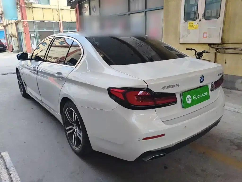 BMW 5 Series PHEV 2022 Facelift 535Le Luxury Package — миниатюра 5
