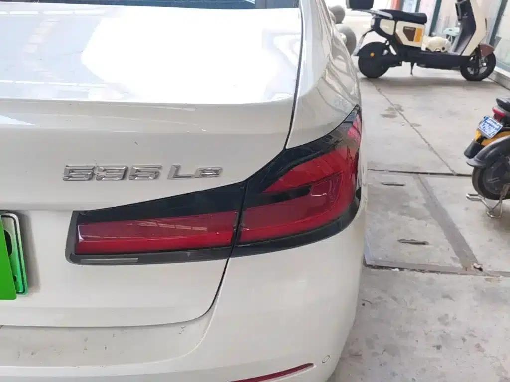 BMW 5 Series PHEV 2022 Facelift 535Le Luxury Package — миниатюра 8