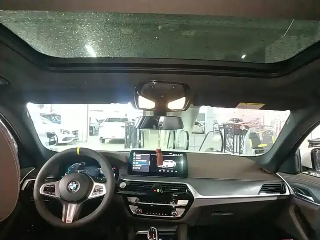 BMW 5 Series PHEV 2021 535Le M Sport Package — миниатюра 14