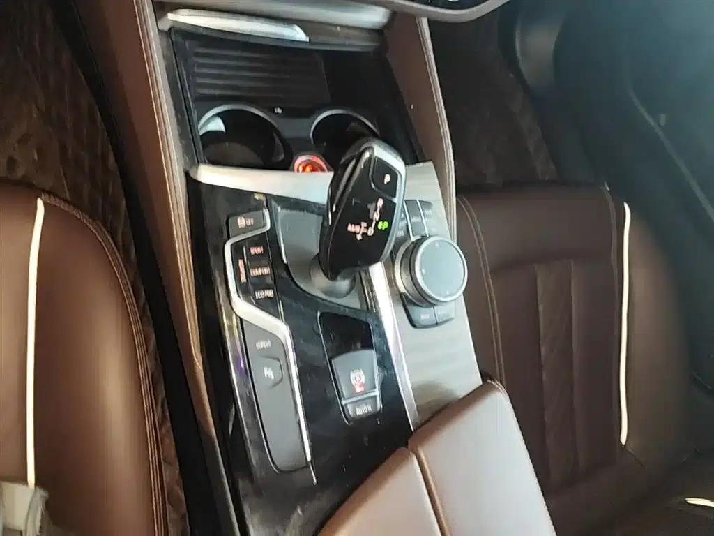 BMW 5 Series PHEV 2019 530Le Luxury Package — миниатюра 14