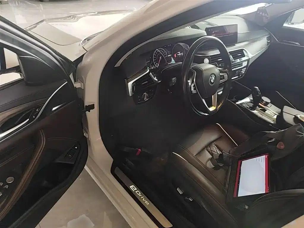 BMW 5 Series PHEV 2019 530Le Luxury Package — миниатюра 16