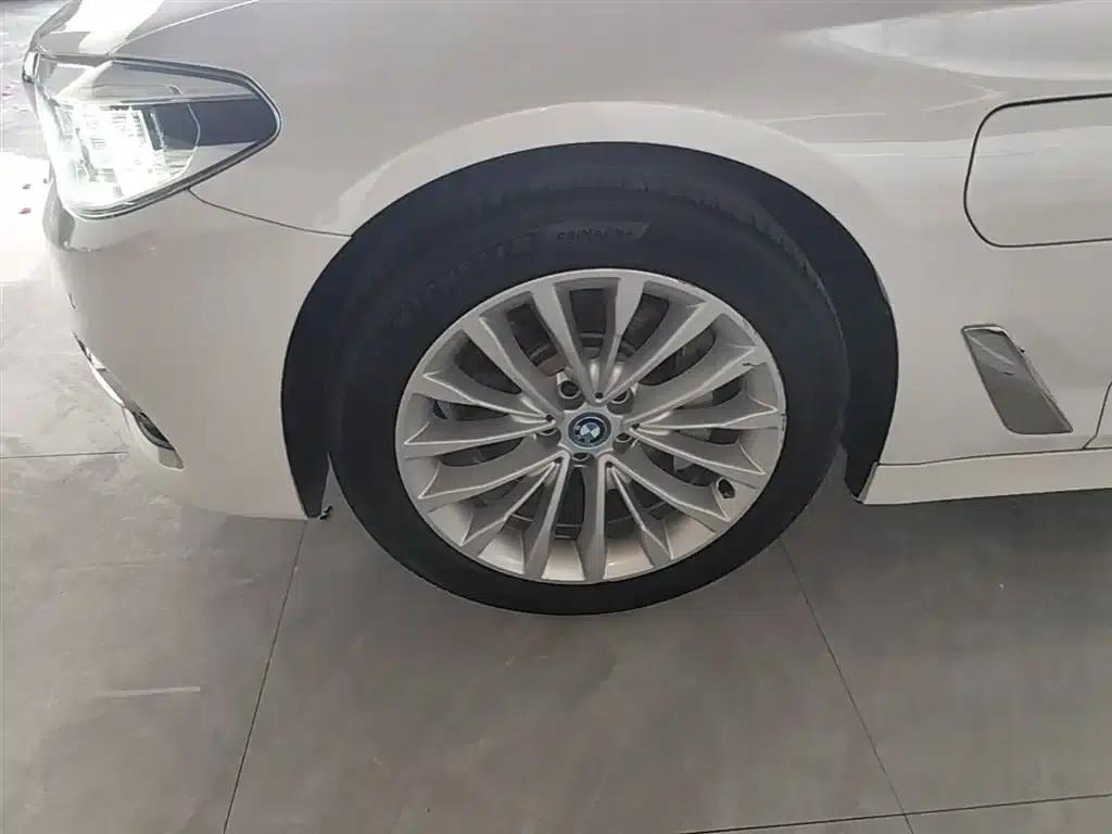 BMW 5 Series PHEV 2019 530Le Luxury Package — миниатюра 23