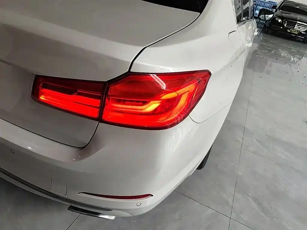 BMW 5 Series PHEV 2019 530Le Luxury Package — миниатюра 8