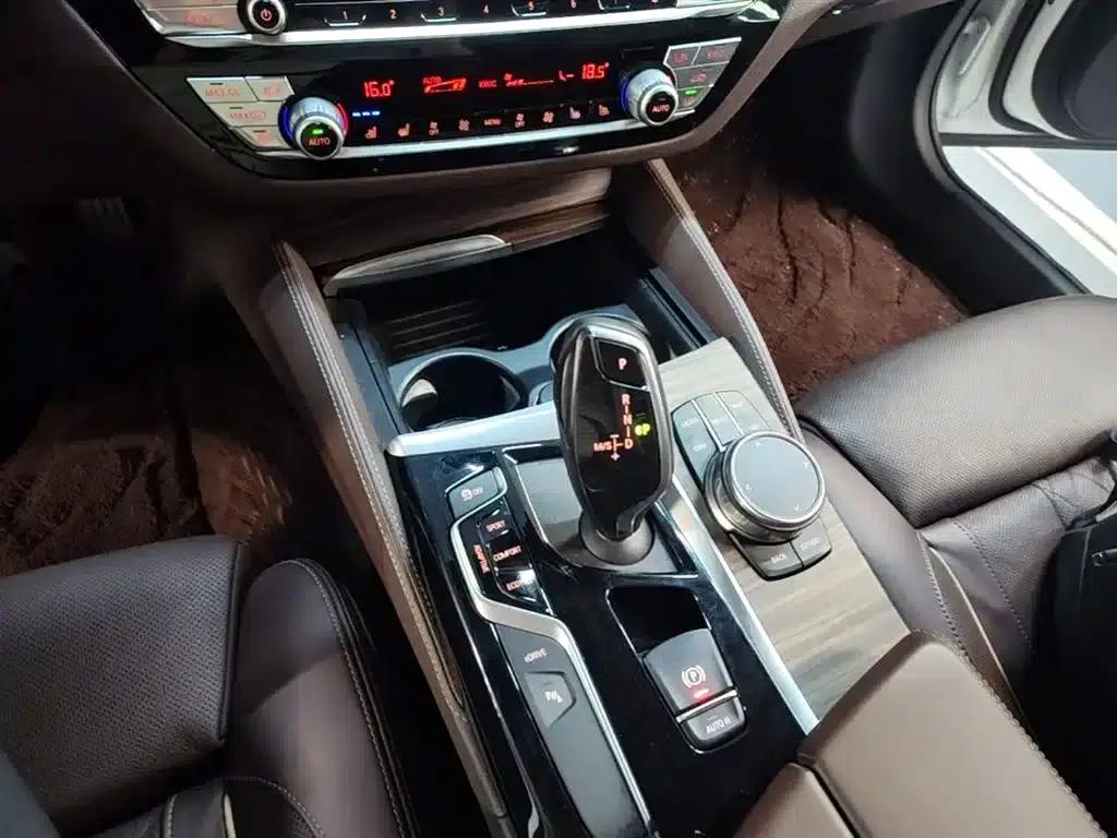 BMW 5 Series PHEV 2019 530Le Luxury Package — миниатюра 14