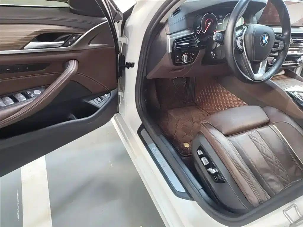 BMW 5 Series PHEV 2019 530Le Luxury Package — миниатюра 16