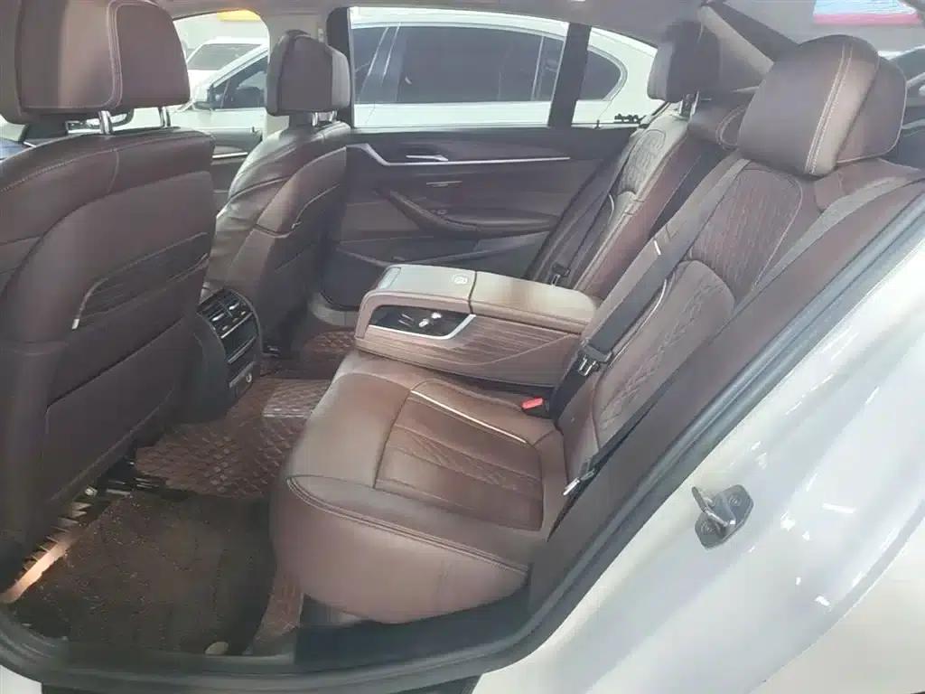 BMW 5 Series PHEV 2019 530Le Luxury Package — миниатюра 17