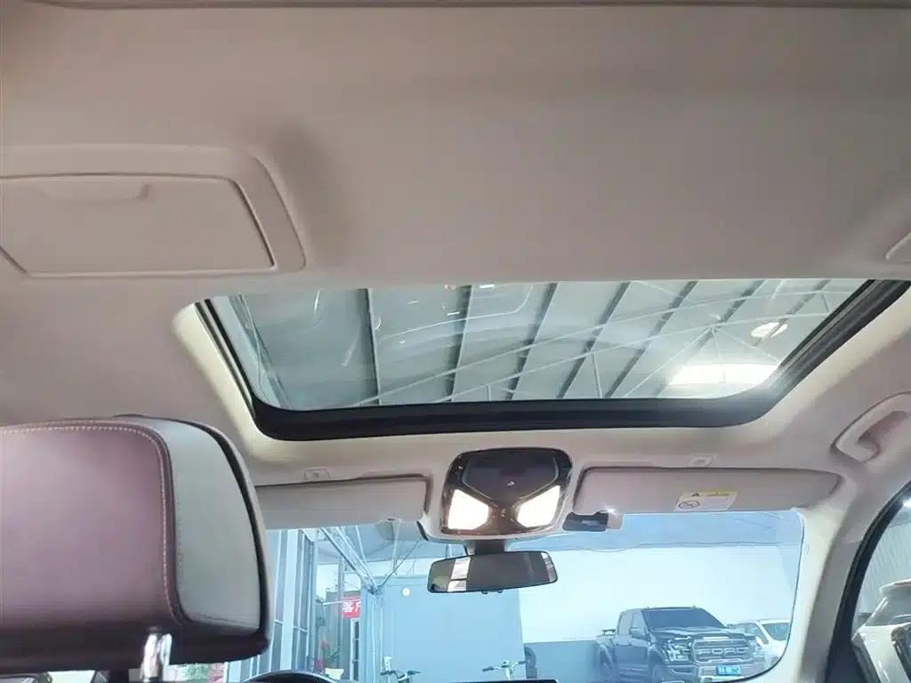 BMW 5 Series PHEV 2019 530Le Luxury Package — миниатюра 18
