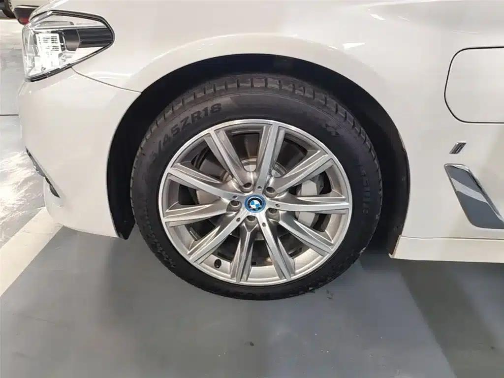 BMW 5 Series PHEV 2019 530Le Luxury Package — миниатюра 23