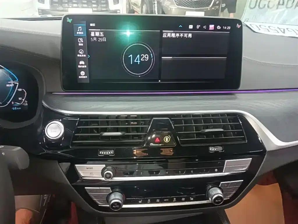 BMW 5 Series PHEV 2021 535Le M Sport Package — миниатюра 13