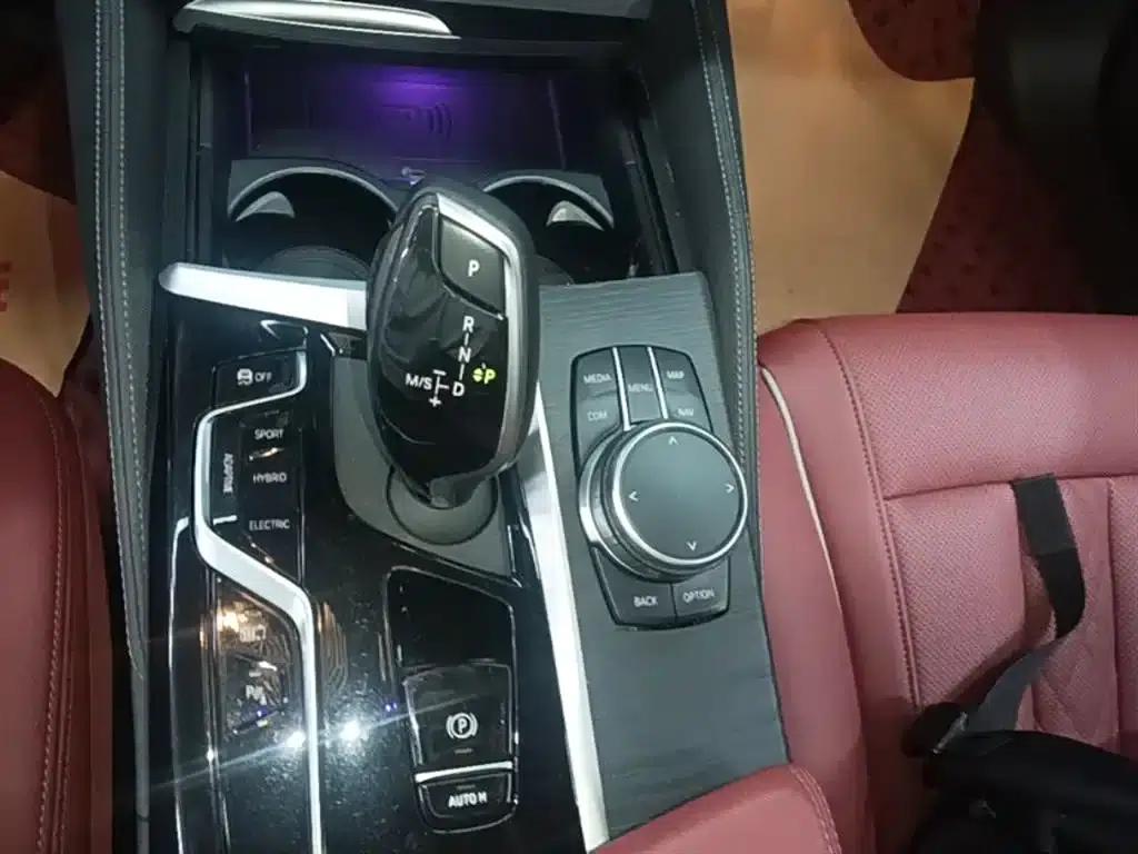 BMW 5 Series PHEV 2021 535Le M Sport Package — миниатюра 14