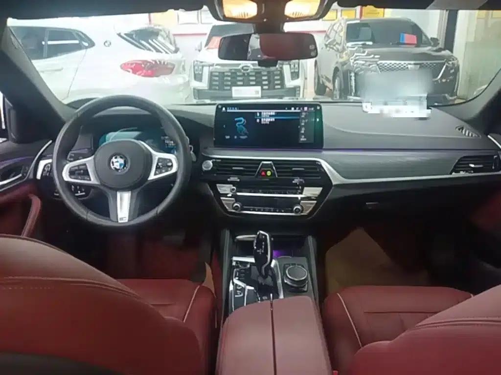 BMW 5 Series PHEV 2021 535Le M Sport Package — миниатюра 10