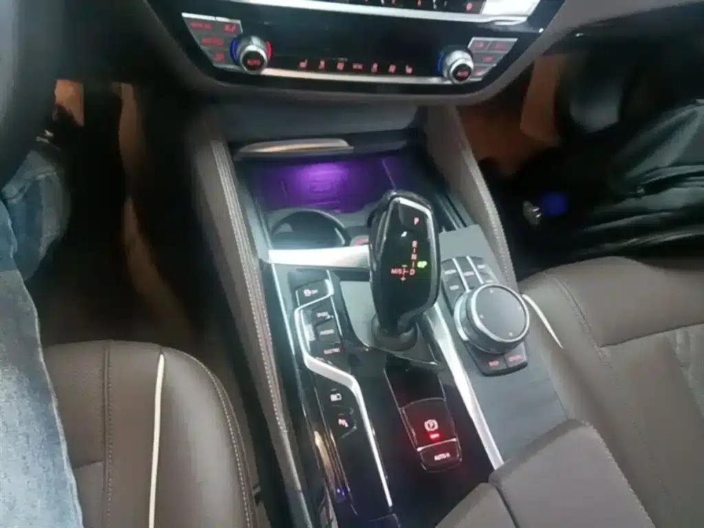 BMW 5 Series PHEV 2021 535Le M Sport Package — миниатюра 14