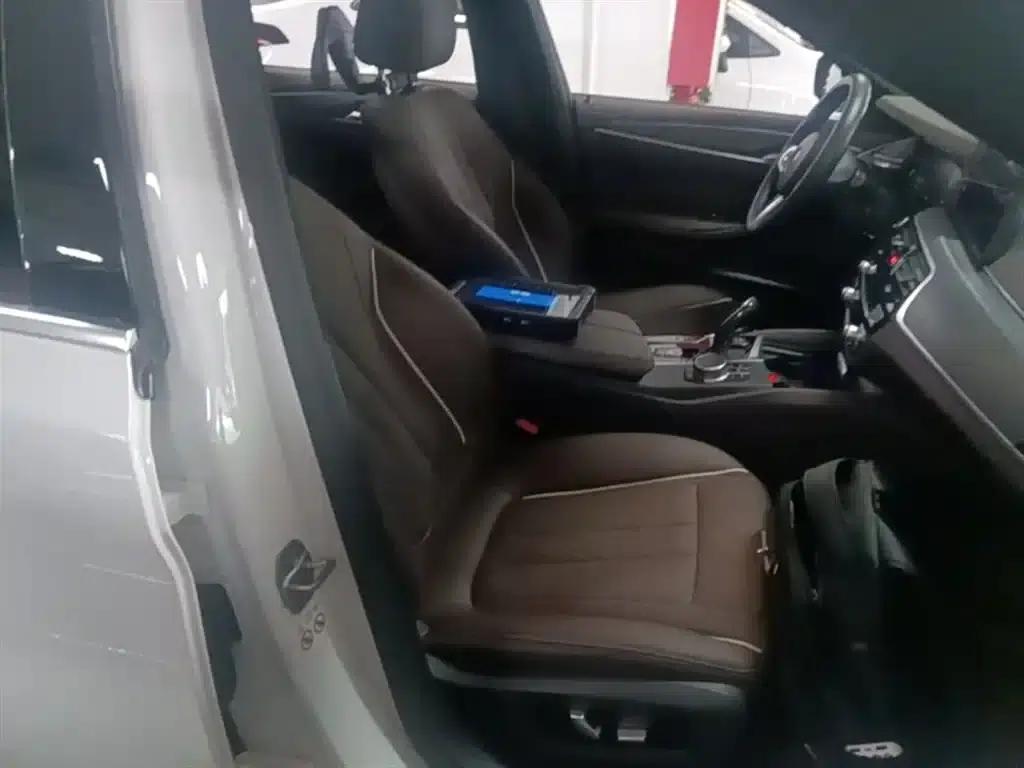 BMW 5 Series PHEV 2021 535Le M Sport Package — миниатюра 25