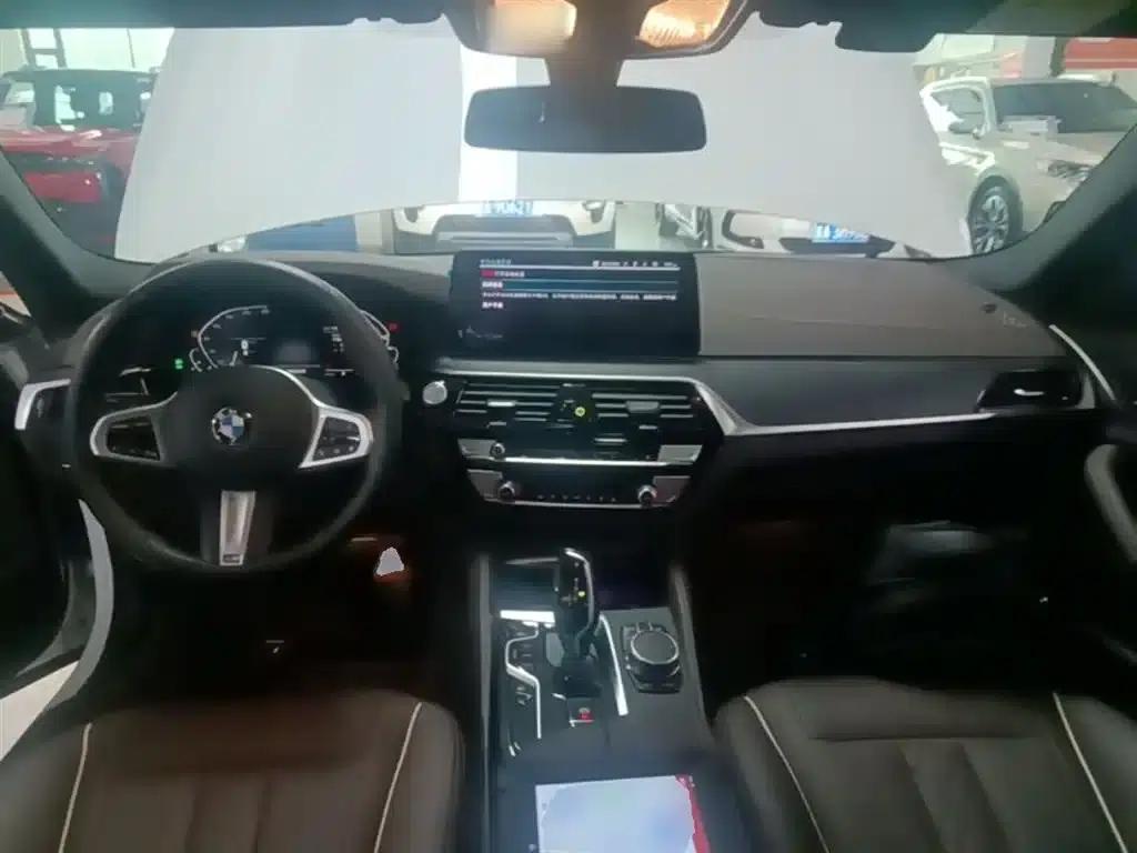 BMW 5 Series PHEV 2021 535Le M Sport Package — миниатюра 10