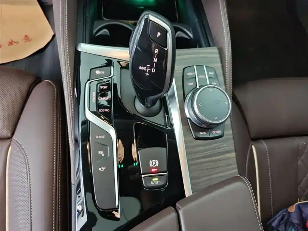 BMW 5 Series PHEV 2020 Mileage Upgrade Edition 530Le Pioneer Edition — миниатюра 14