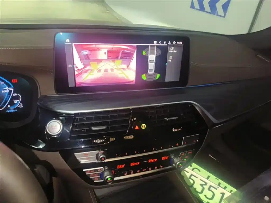 BMW 5 Series PHEV 2022 Facelift 535Le M Sport Package — миниатюра 13