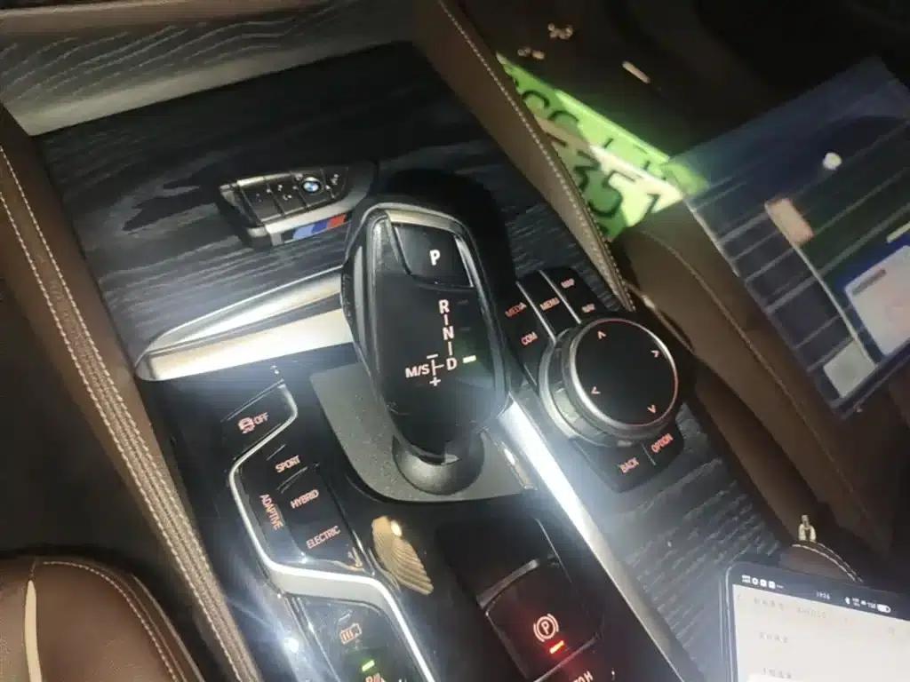 BMW 5 Series PHEV 2022 Facelift 535Le M Sport Package — миниатюра 14