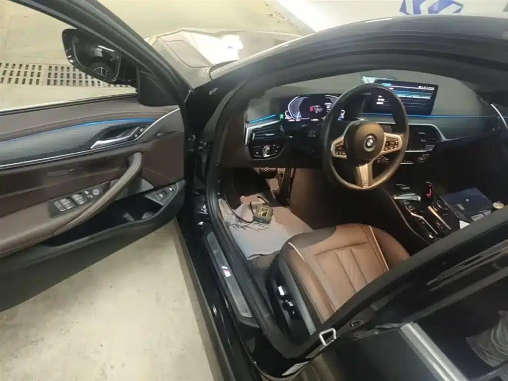 BMW 5 Series PHEV 2022 Facelift 535Le M Sport Package — миниатюра 16