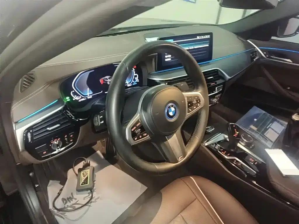 BMW 5 Series PHEV 2022 Facelift 535Le M Sport Package — миниатюра 10