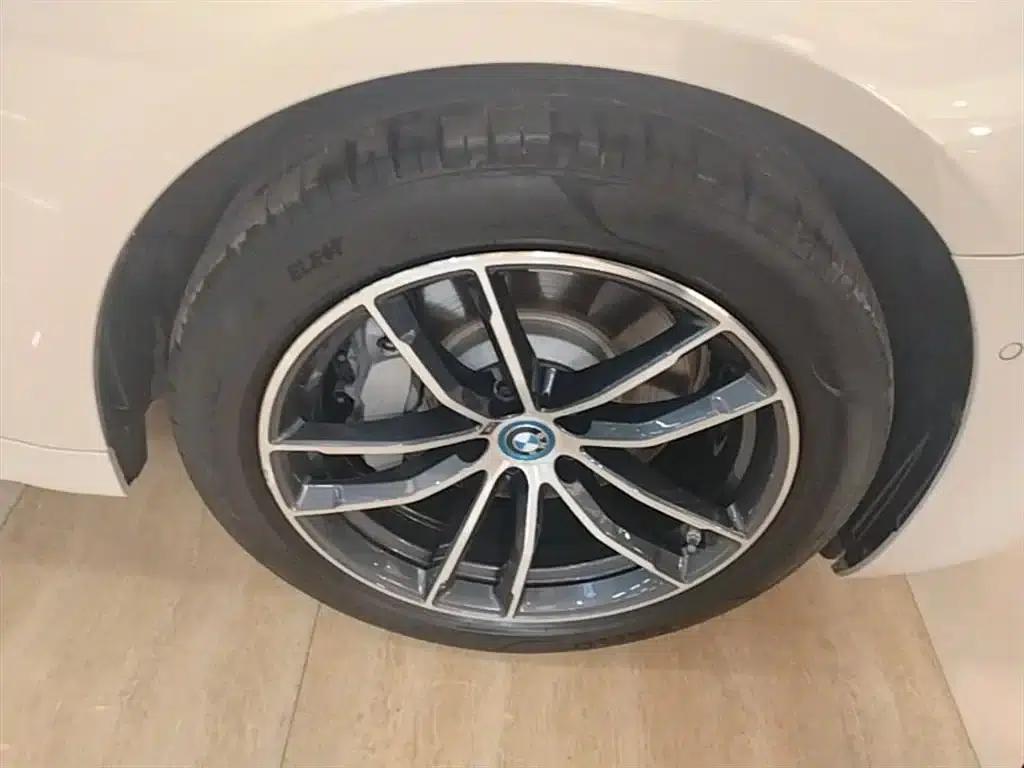 BMW 5 Series PHEV 2022 Facelift 535Le Pioneer Edition M Sport Package — миниатюра 23