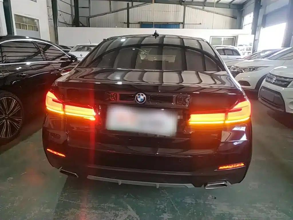 BMW 5 Series PHEV 2022 Facelift 535Le M Sport Package — миниатюра 6