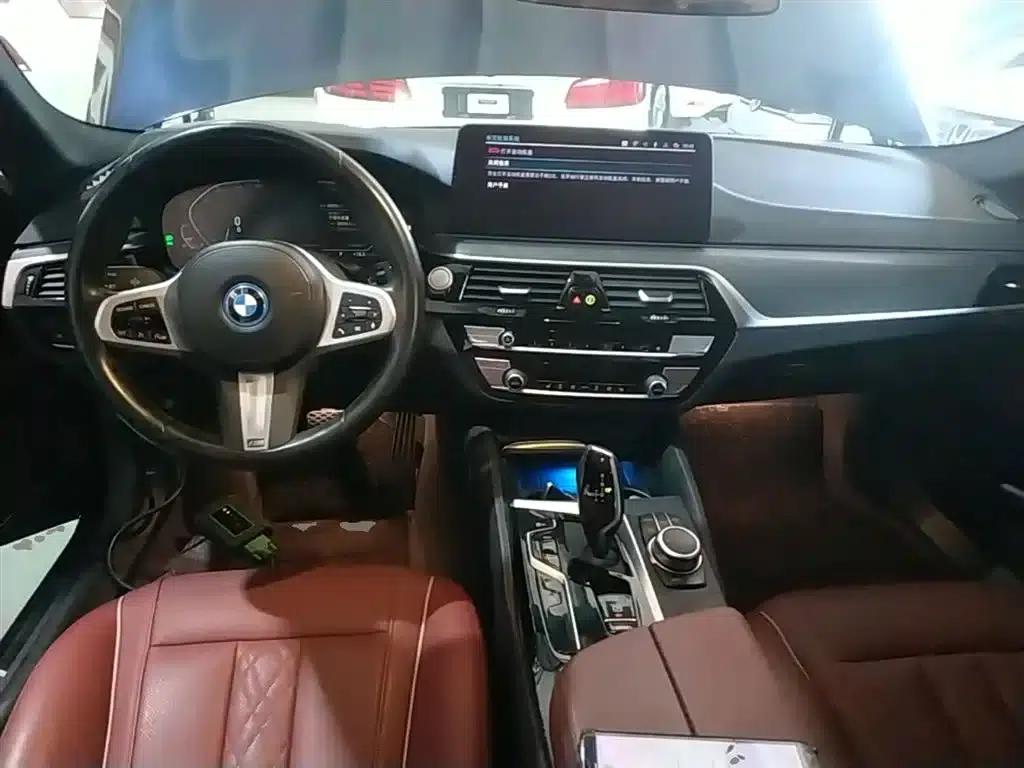 BMW 5 Series PHEV 2022 Facelift 535Le M Sport Package — миниатюра 10