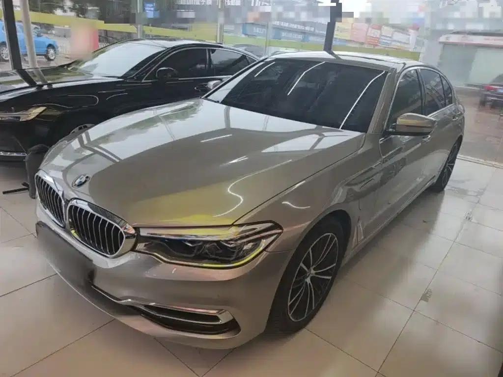 BMW 5 Series PHEV 2019 530Le Luxury Package — миниатюра 1