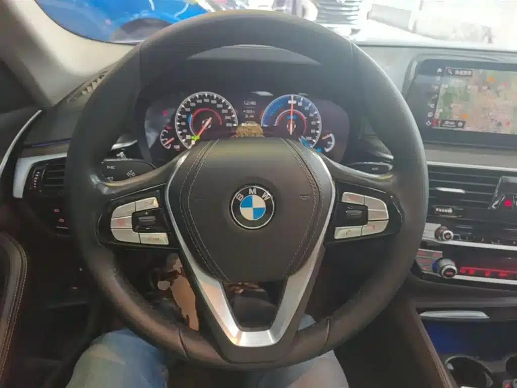 BMW 5 Series PHEV 2019 530Le Luxury Package — миниатюра 11