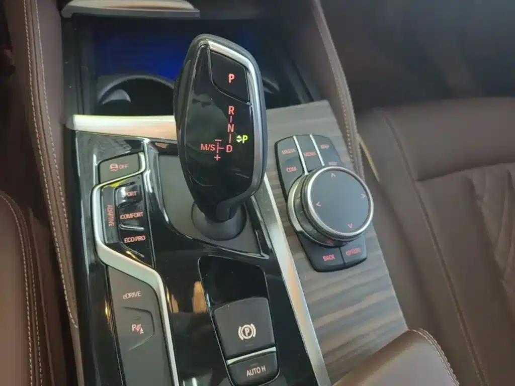 BMW 5 Series PHEV 2019 530Le Luxury Package — миниатюра 14
