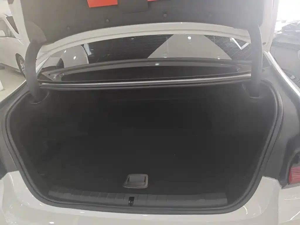 BMW 5 Series PHEV 2022 535Le M Sport Package — миниатюра 15