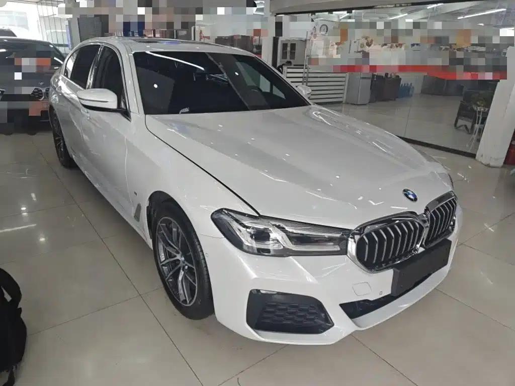 BMW 5 Series PHEV 2022 535Le M Sport Package — миниатюра 22