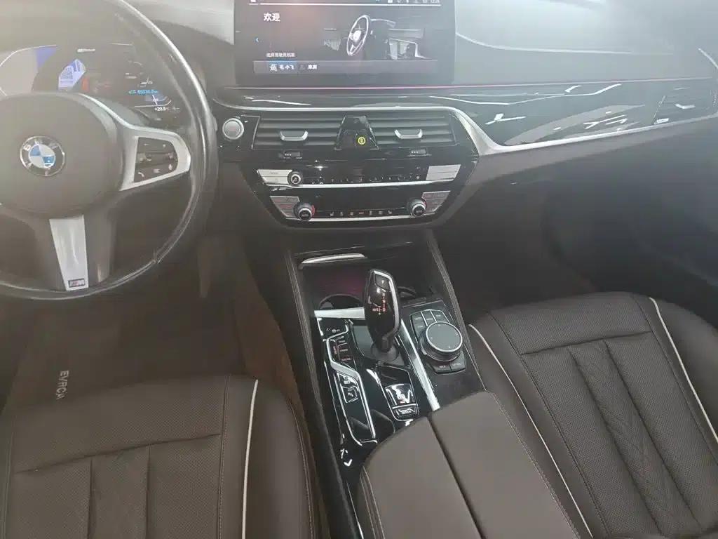 BMW 5 Series PHEV 2022 535Le M Sport Package — миниатюра 9