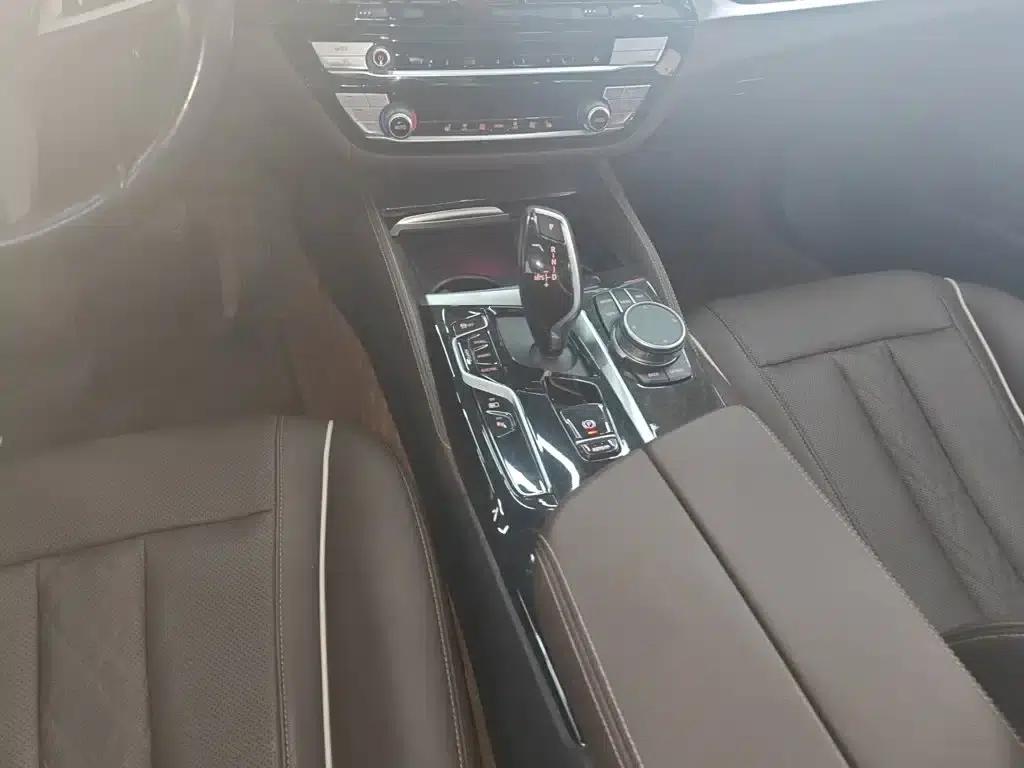 BMW 5 Series PHEV 2022 535Le M Sport Package — миниатюра 10