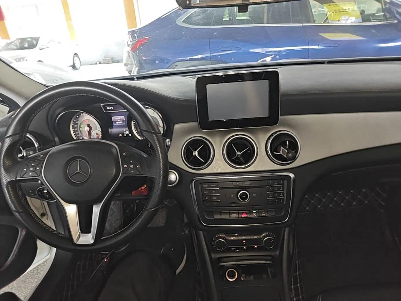 Mercedes-Benz GLA 2016 GLA 200 Fashion Model — миниатюра 18