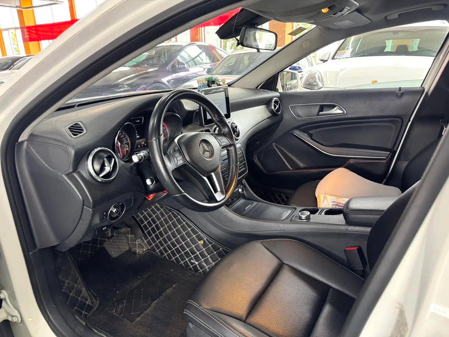 Mercedes-Benz GLA 2016 GLA 200 Fashion Model — миниатюра 23