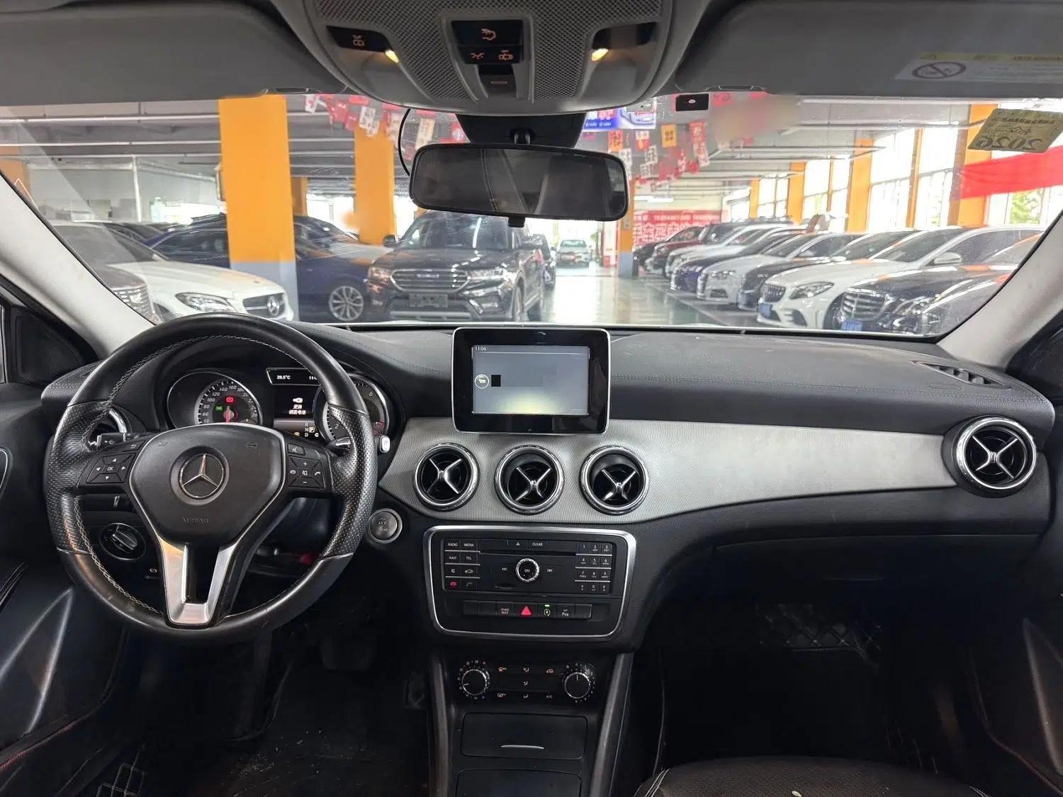 Mercedes-Benz GLA 2016 GLA 200 Fashion Model — миниатюра 31