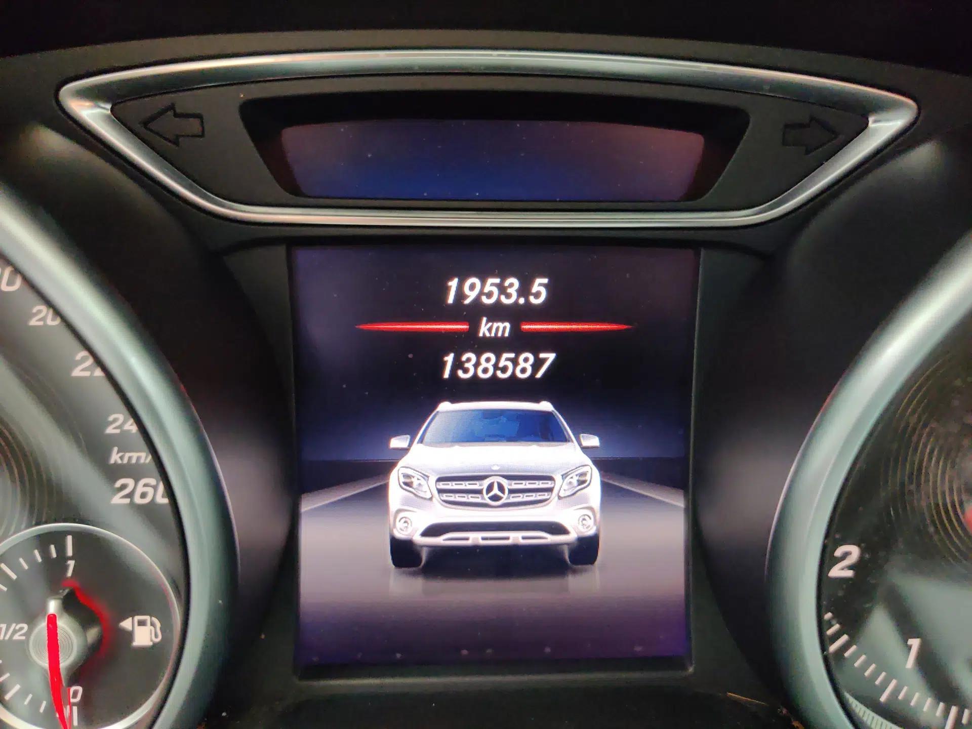 Mercedes-Benz GLA 2018 GLA 200 Fashion Model — миниатюра 7