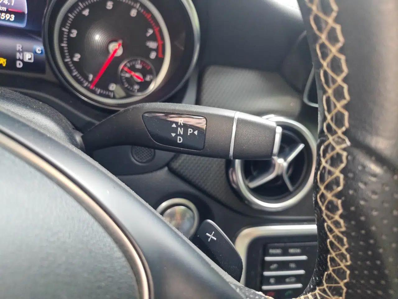 Mercedes-Benz GLA 2018 GLA 200 Fashion Model — миниатюра 14