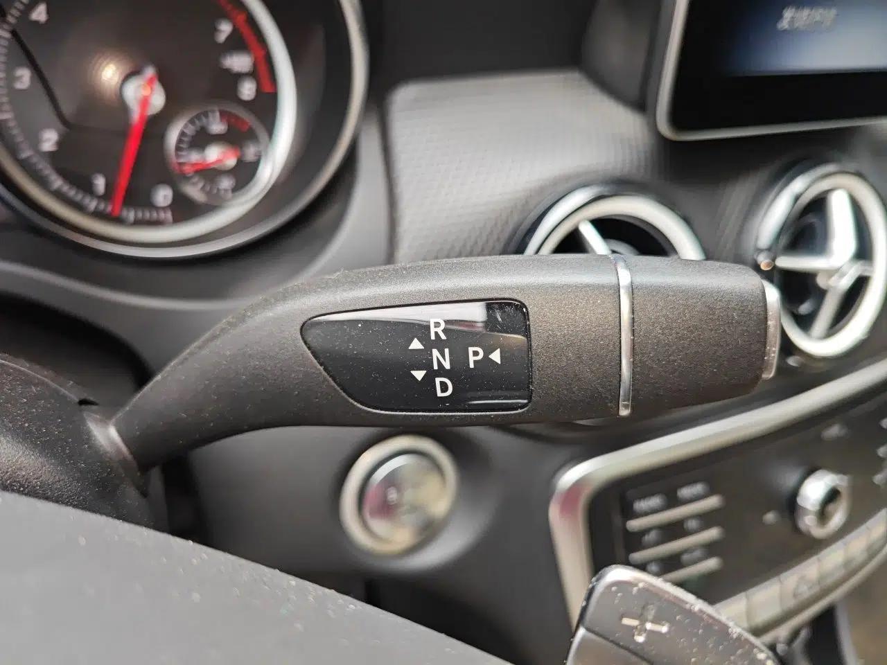 Mercedes-Benz GLA 2019 GLA 200 Fashion Model — миниатюра 13