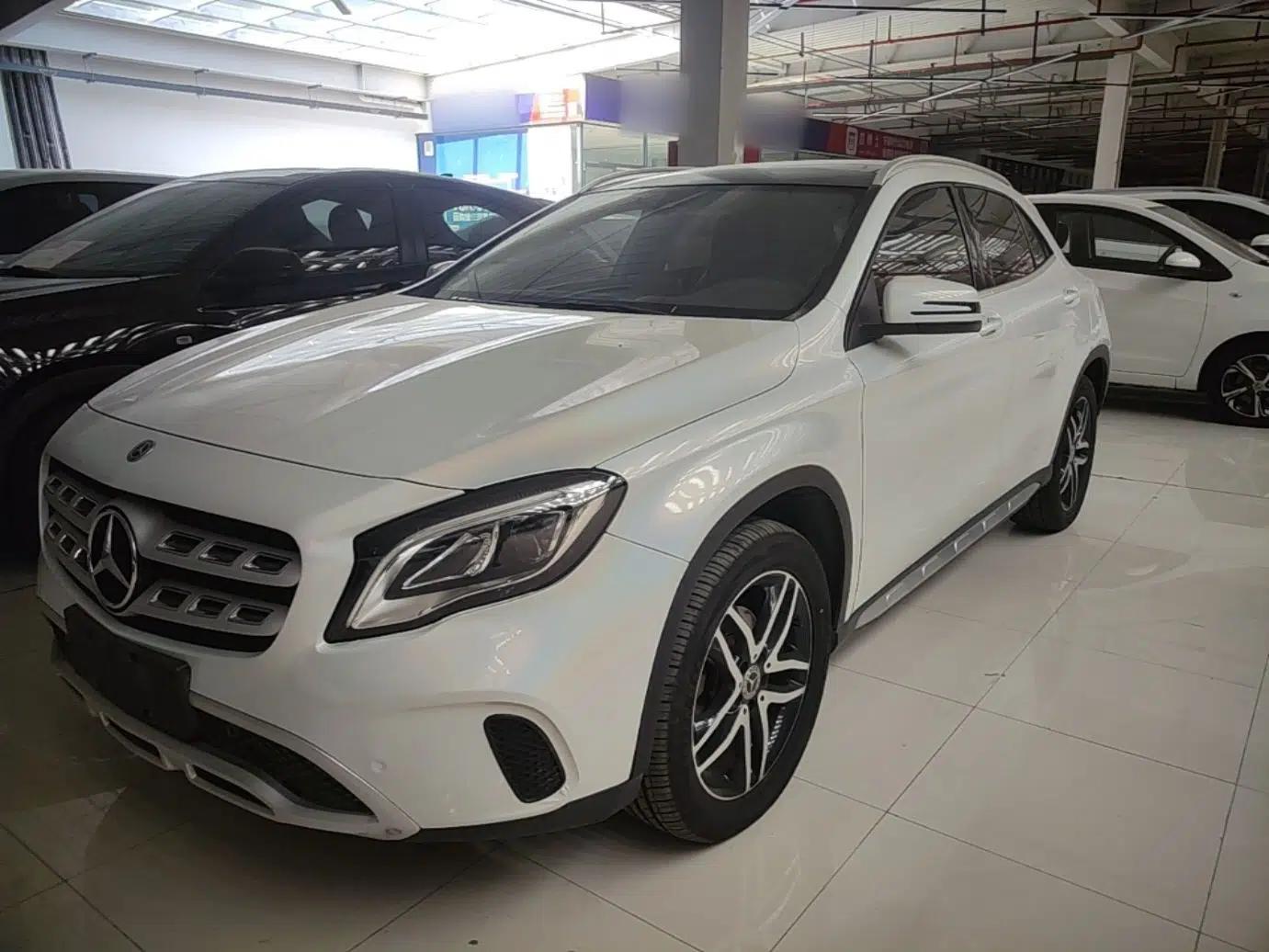 Mercedes-Benz GLA 2017 GLA 200 Fashion Model — миниатюра 1