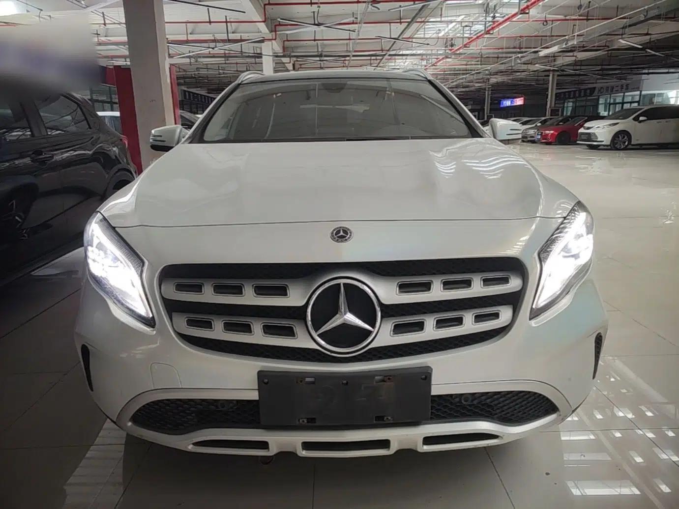 Mercedes-Benz GLA 2017 GLA 200 Fashion Model — миниатюра 2