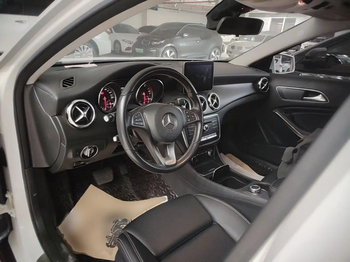 Mercedes-Benz GLA 2017 GLA 200 Fashion Model — миниатюра 12