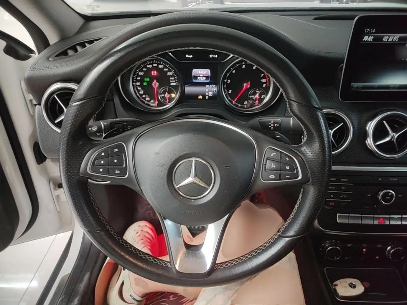 Mercedes-Benz GLA 2017 GLA 200 Fashion Model — миниатюра 13