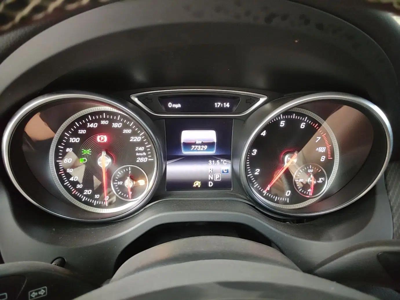 Mercedes-Benz GLA 2017 GLA 200 Fashion Model — миниатюра 14
