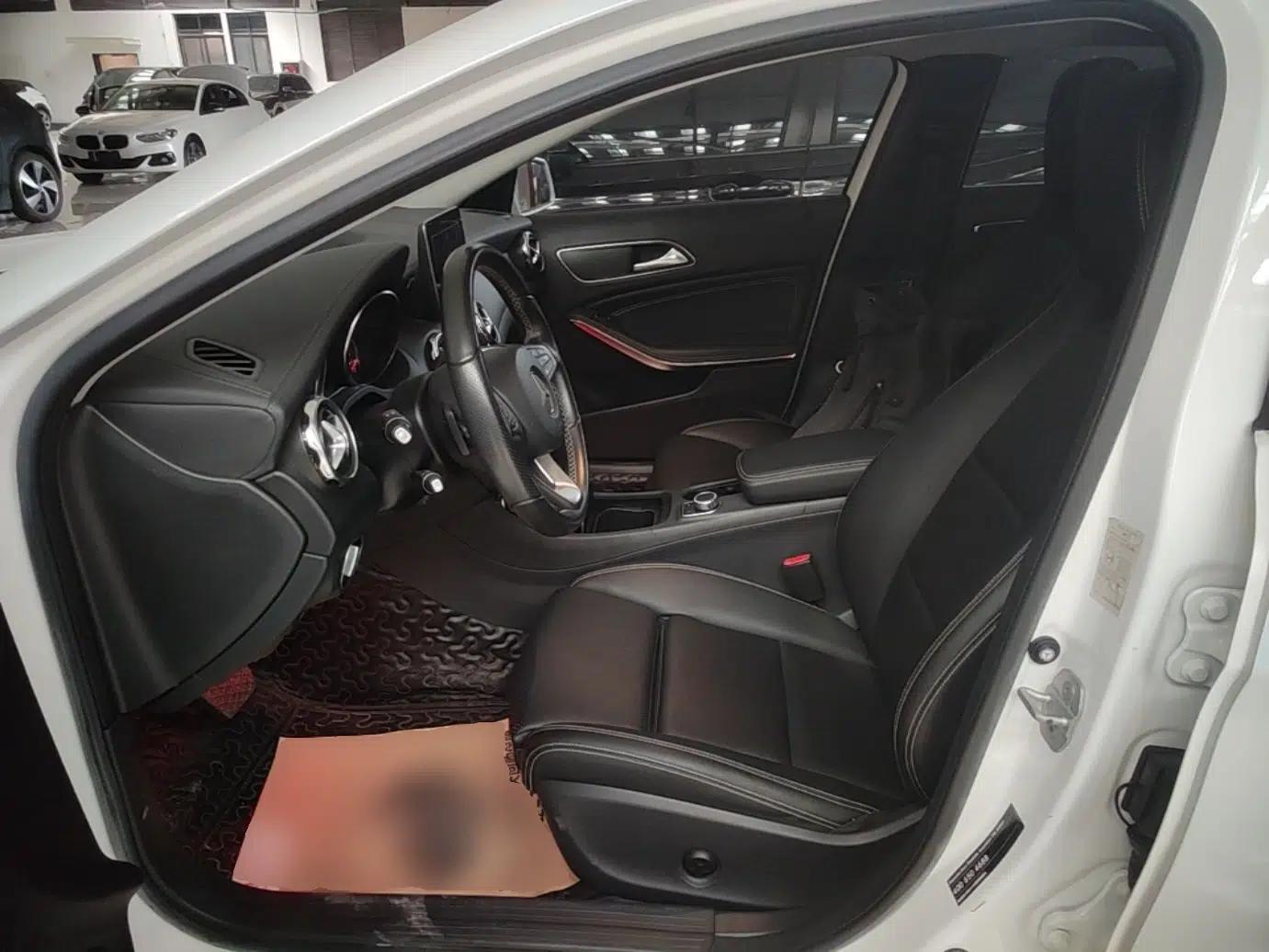 Mercedes-Benz GLA 2017 GLA 200 Fashion Model — миниатюра 17