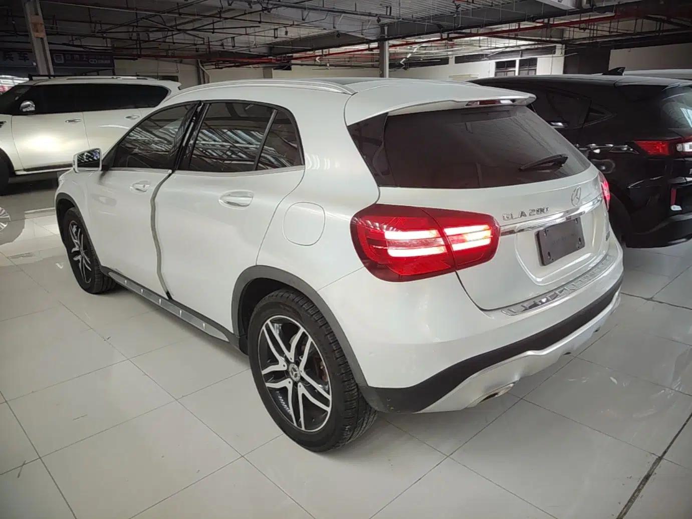 Mercedes-Benz GLA 2017 GLA 200 Fashion Model — миниатюра 4