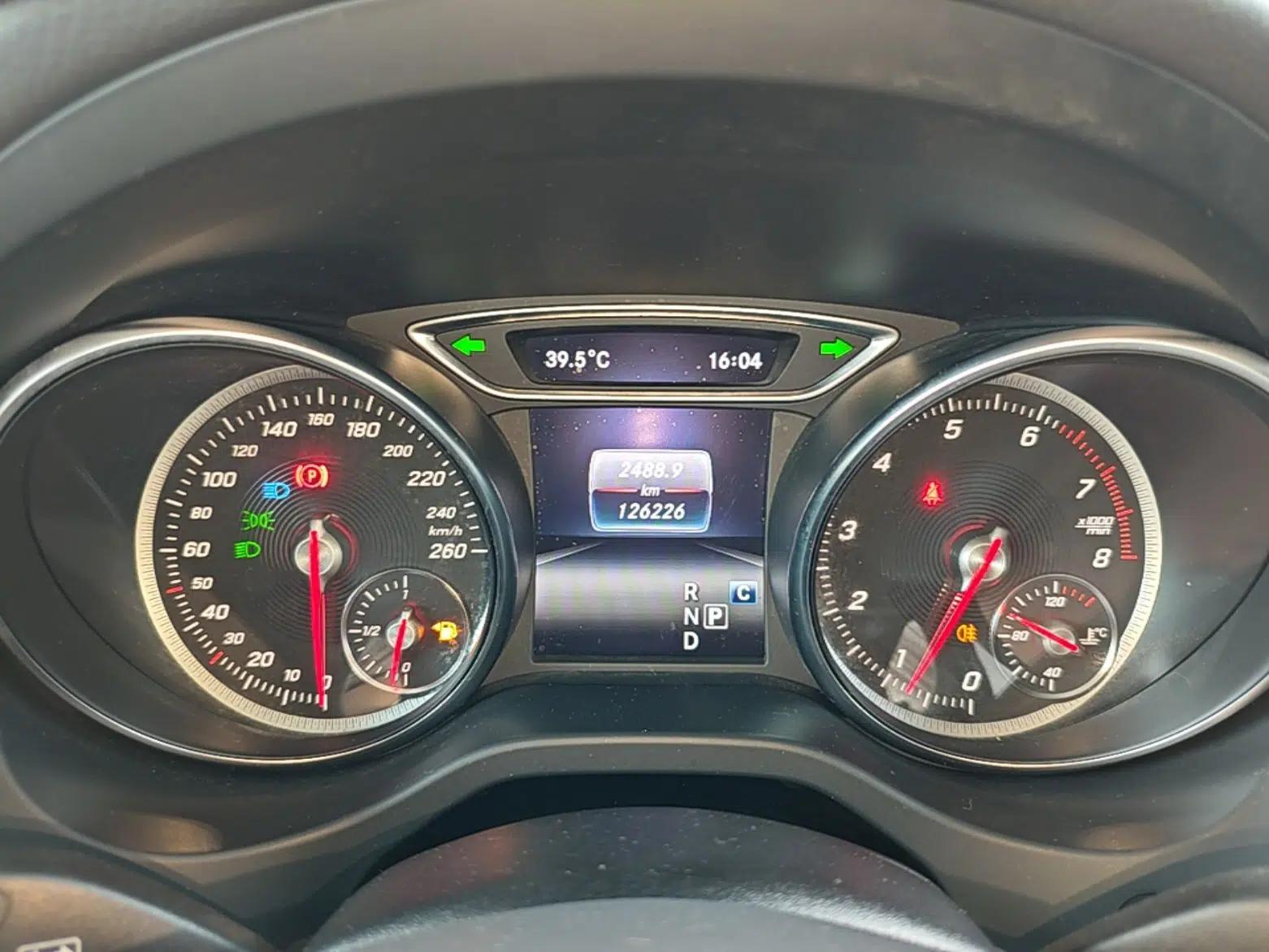 Mercedes-Benz GLA 2019 GLA 200 Fashion Model — миниатюра 14