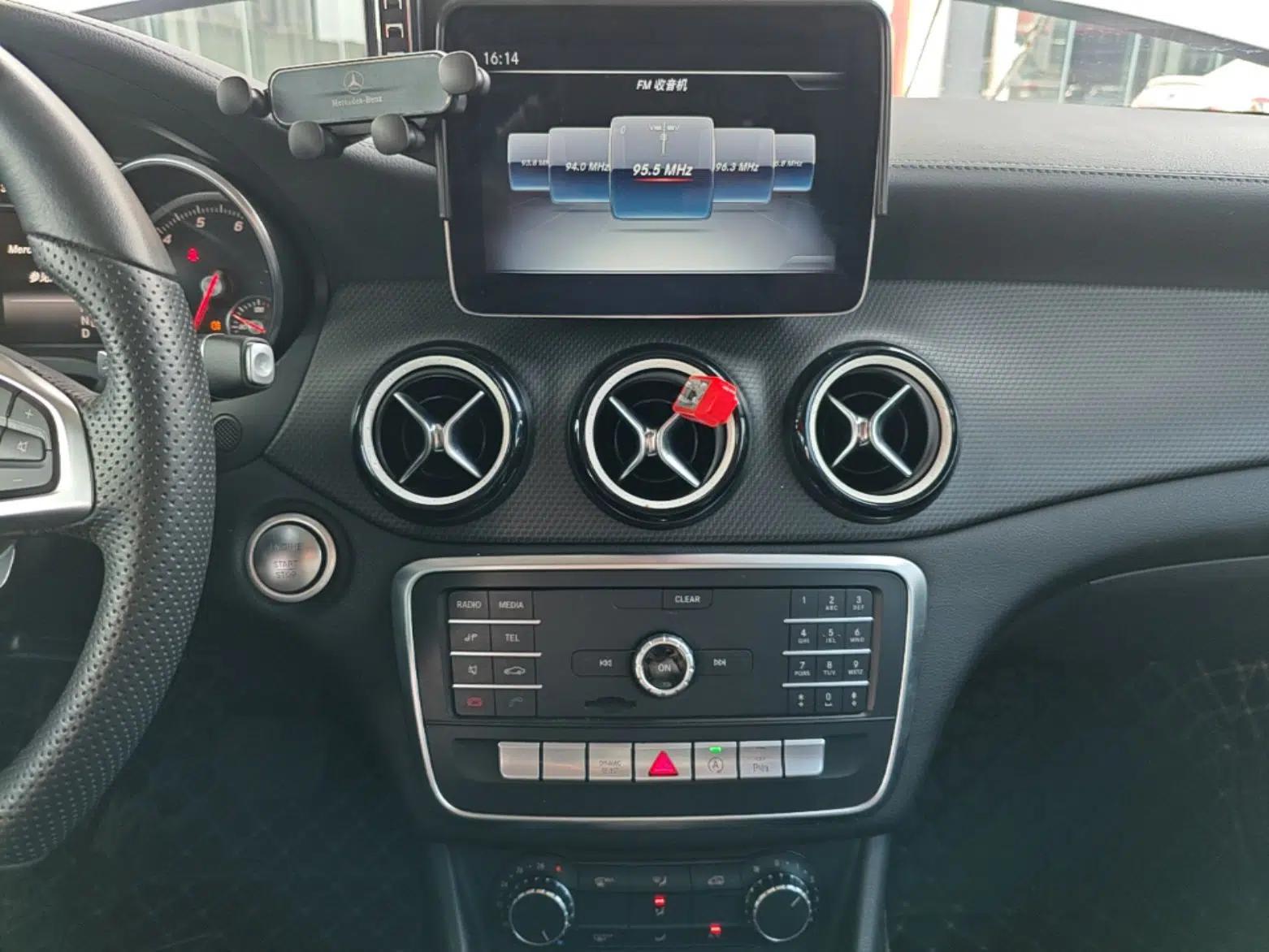 Mercedes-Benz GLA 2019 GLA 200 Fashion Model — миниатюра 15