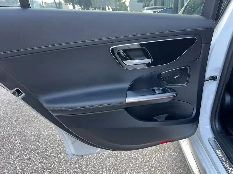 Mercedes-Benz C-Class PHEV 2024 Model, Third Facelift C 350 eL — миниатюра 7